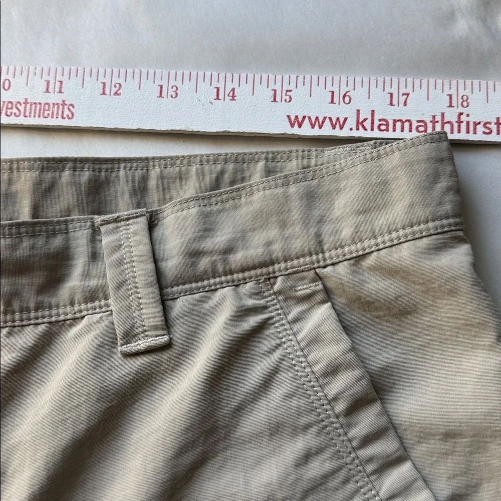 North Face Mens Cargo Shorts Beige zip Velcro Pockets hiking camping outdoors